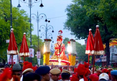 जयपुर में गणगौर की शाही सवारी ने रचा वैभव का इतिहास जयपुर में गणगौर की शाही सवारी ने रचा वैभव का इतिहास