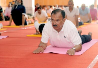 योग से स्वस्थ शरीर, संतुलित मन और सकारात्मक जीवन दृष्टि का निर्माण होता है : देवनानी योग से स्वस्थ शरीर, संतुलित मन और सकारात्मक जीवन दृष्टि का निर्माण होता है : देवनानी