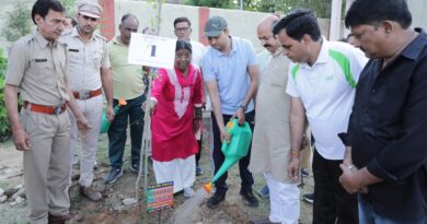माँ के नाम एक पौधा लगाएँ, धरती को फिर से स्वर्ग बनाएँ : अनिता भदेल माँ के नाम एक पौधा लगाएँ, धरती को फिर से स्वर्ग बनाएँ : अनिता भदेल